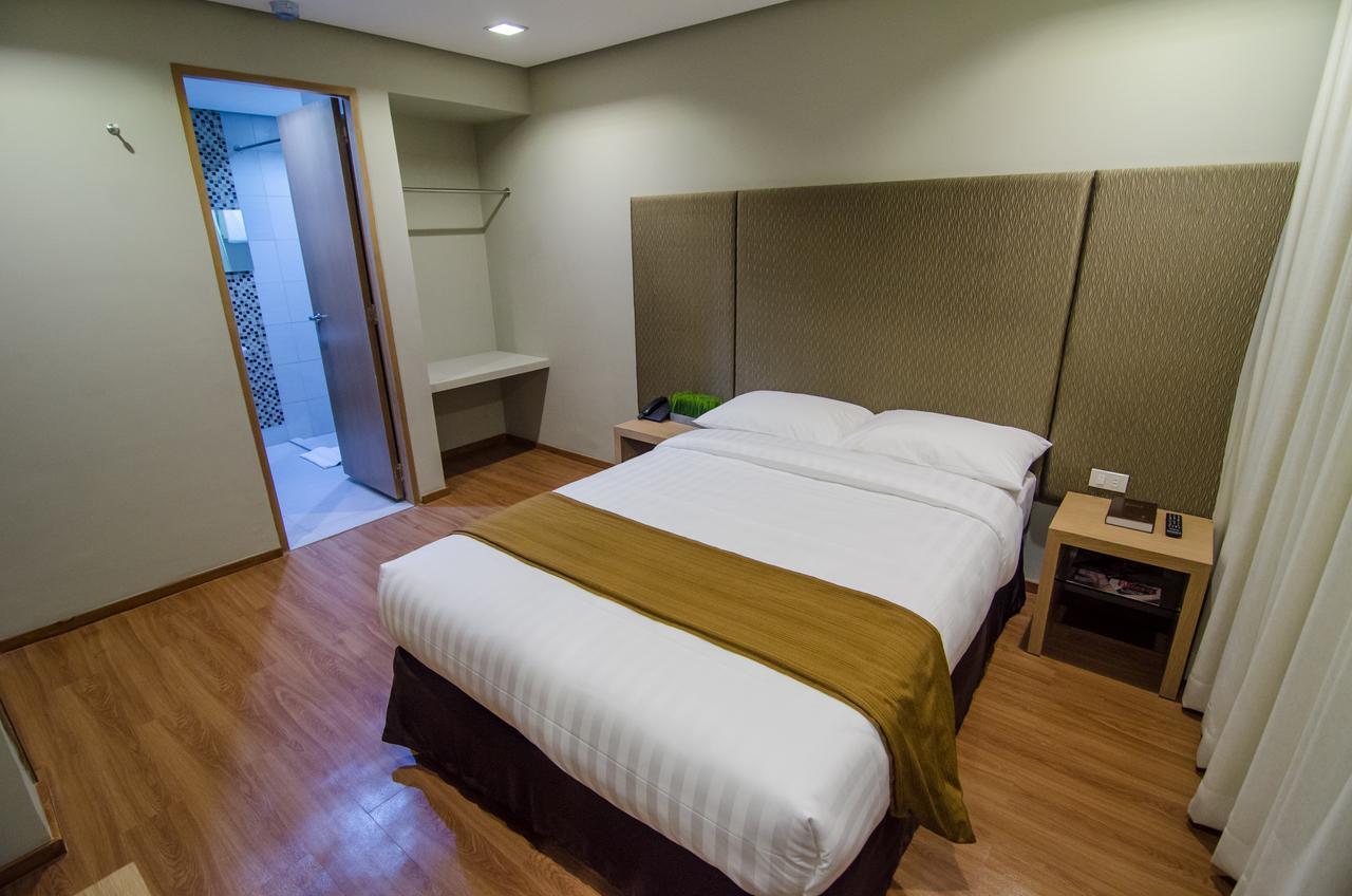 Madison Hotel Phl ايلويلو المظهر الخارجي الصورة