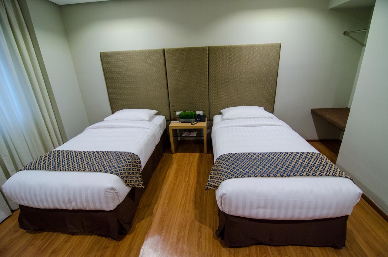 Madison Hotel Phl ايلويلو المظهر الخارجي الصورة