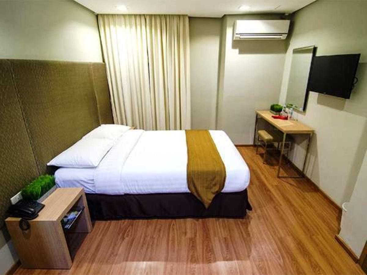 Madison Hotel Phl ايلويلو المظهر الخارجي الصورة