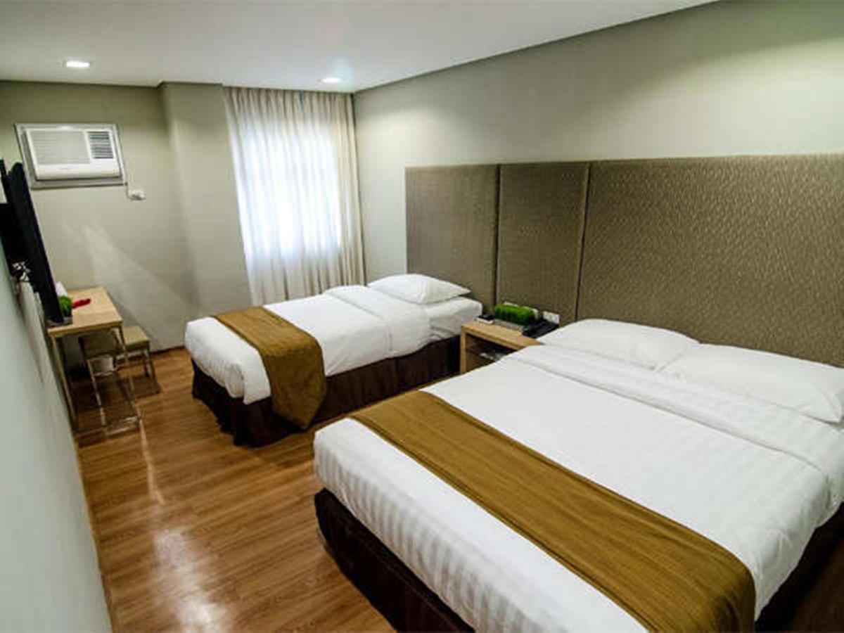 Madison Hotel Phl ايلويلو المظهر الخارجي الصورة