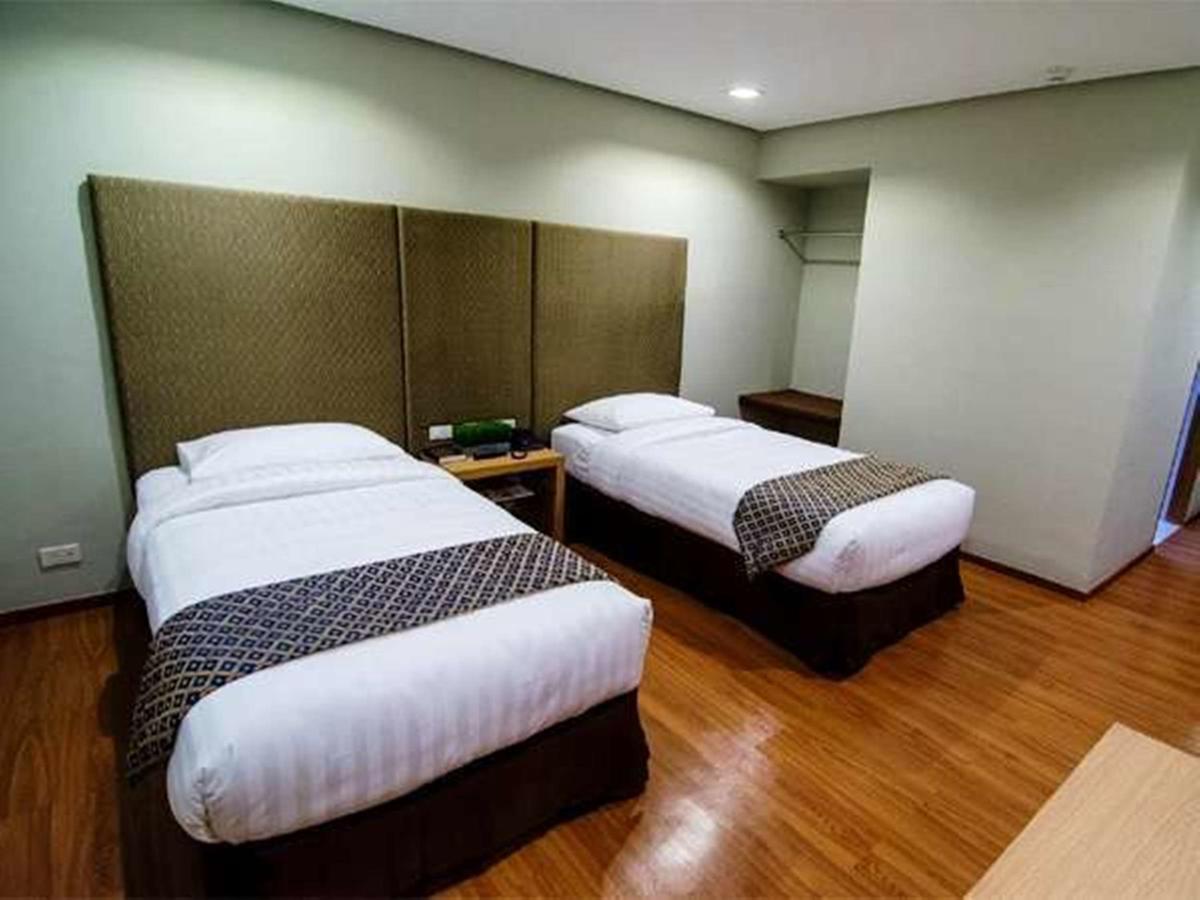 Madison Hotel Phl ايلويلو المظهر الخارجي الصورة