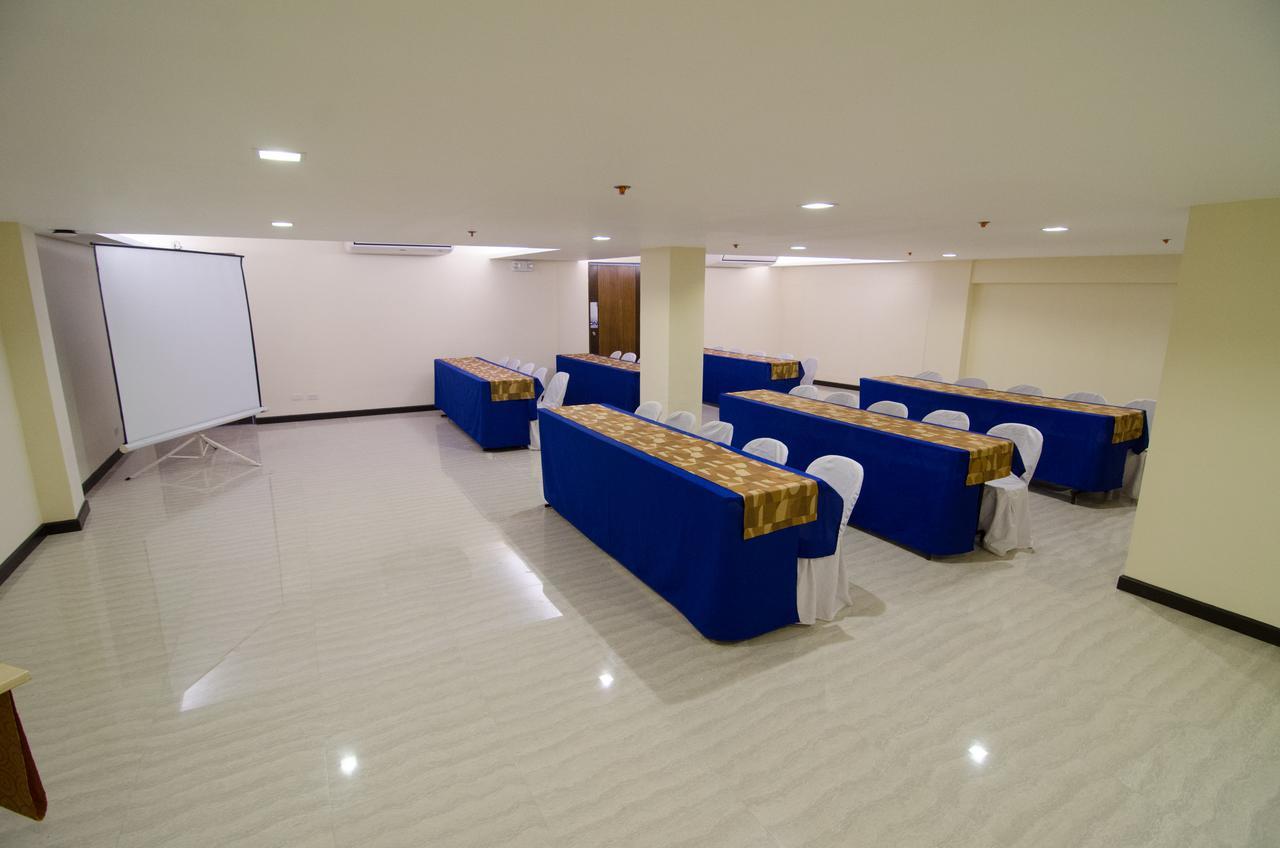 Madison Hotel Phl ايلويلو المظهر الخارجي الصورة