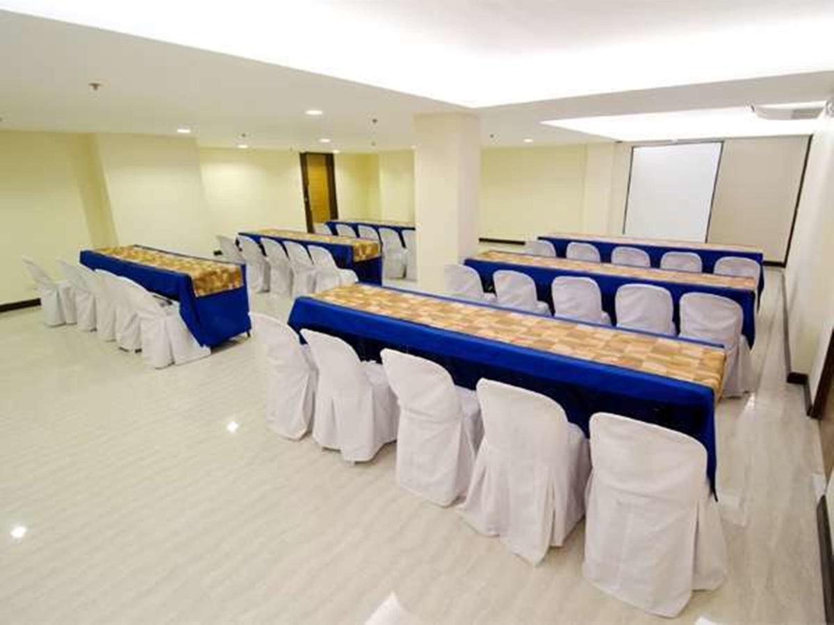 Madison Hotel Phl ايلويلو المظهر الخارجي الصورة
