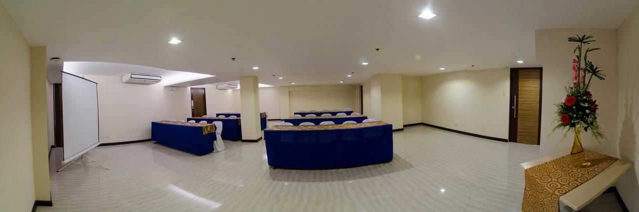 Madison Hotel Phl ايلويلو المظهر الخارجي الصورة