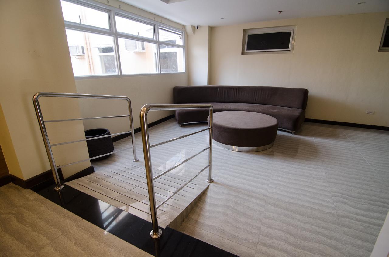 Madison Hotel Phl ايلويلو المظهر الخارجي الصورة