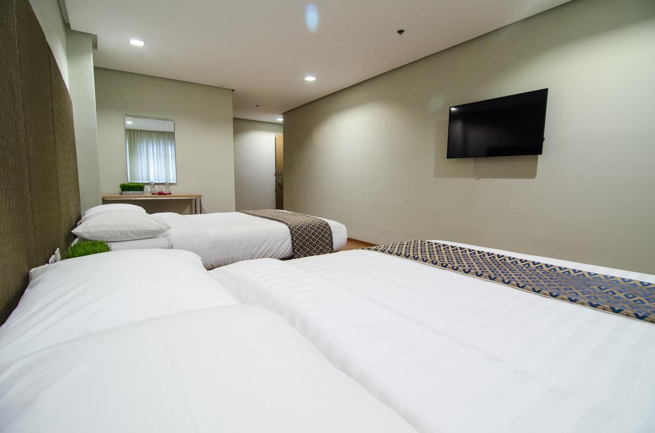 Madison Hotel Phl ايلويلو المظهر الخارجي الصورة