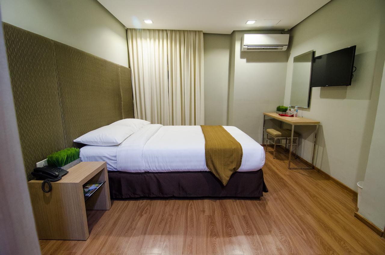 Madison Hotel Phl ايلويلو المظهر الخارجي الصورة