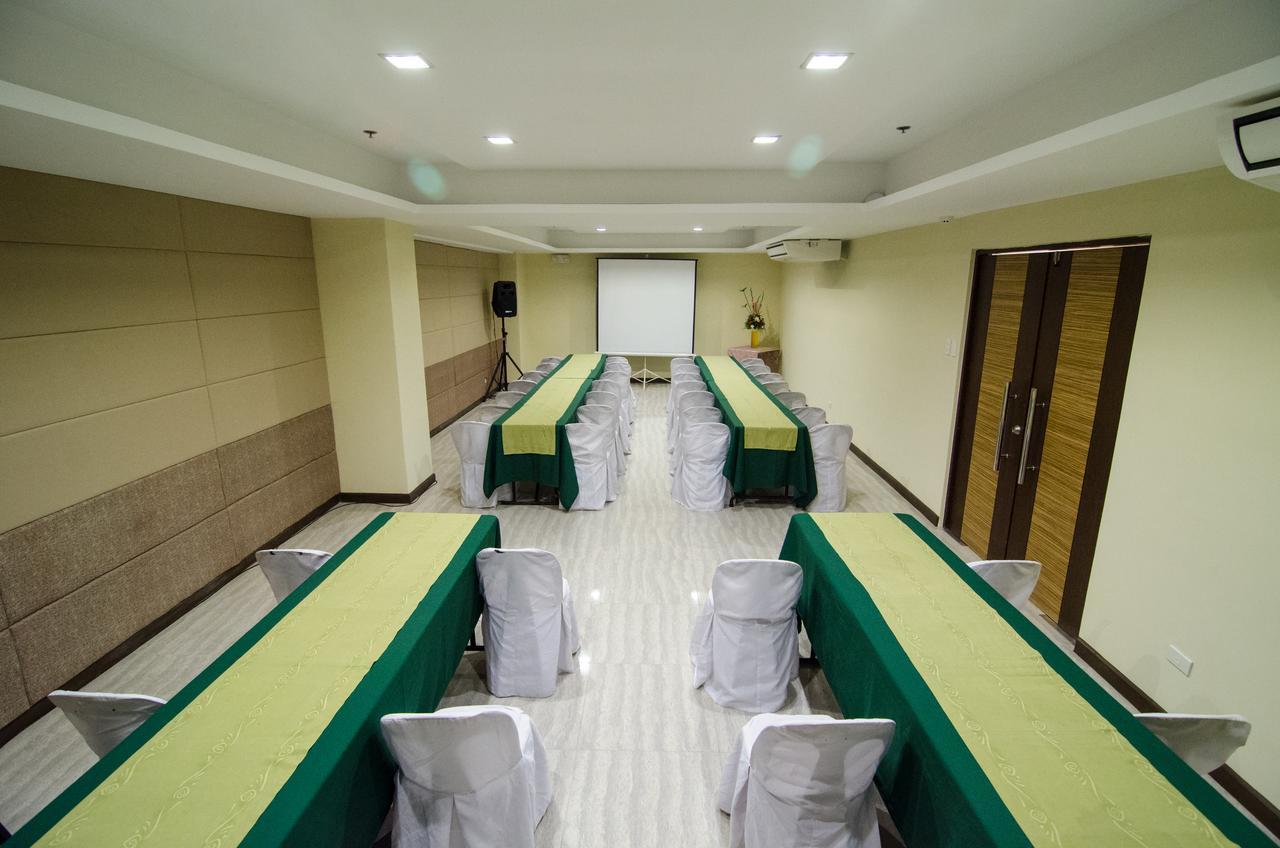 Madison Hotel Phl ايلويلو المظهر الخارجي الصورة