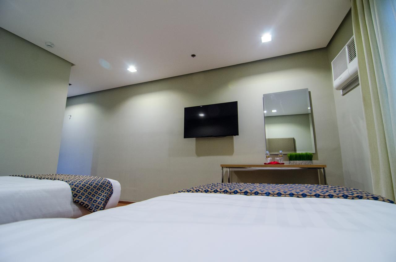Madison Hotel Phl ايلويلو المظهر الخارجي الصورة