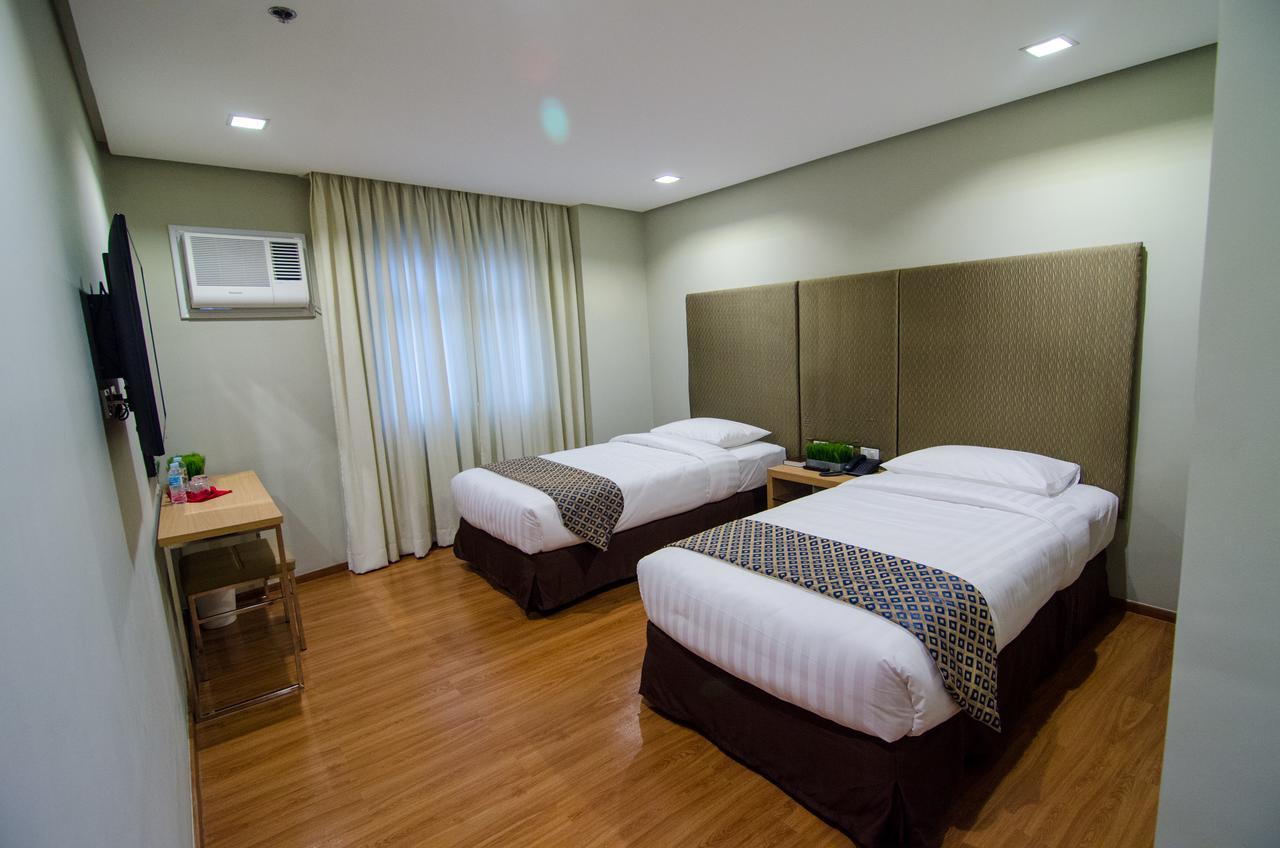 Madison Hotel Phl ايلويلو المظهر الخارجي الصورة