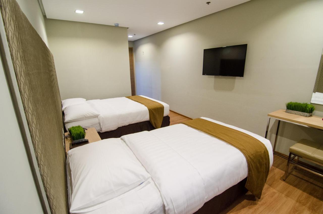 Madison Hotel Phl ايلويلو المظهر الخارجي الصورة